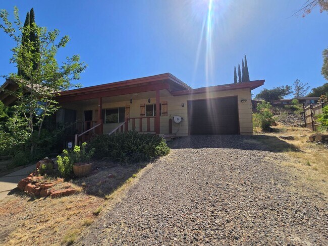 Building Photo - Furnished, 1-year long-term rental