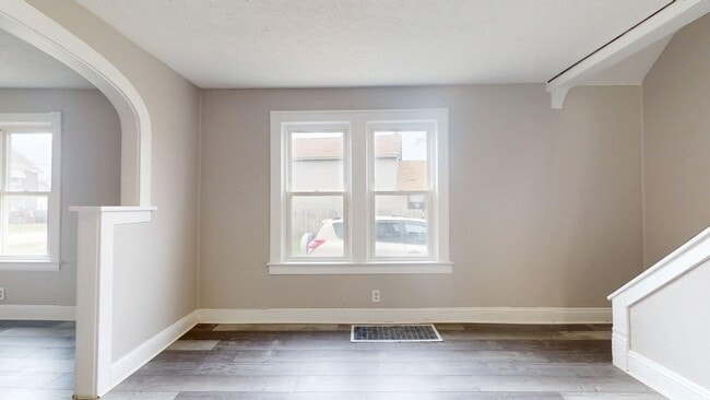 Building Photo - Lorain 2 Bedroom Single Family Home