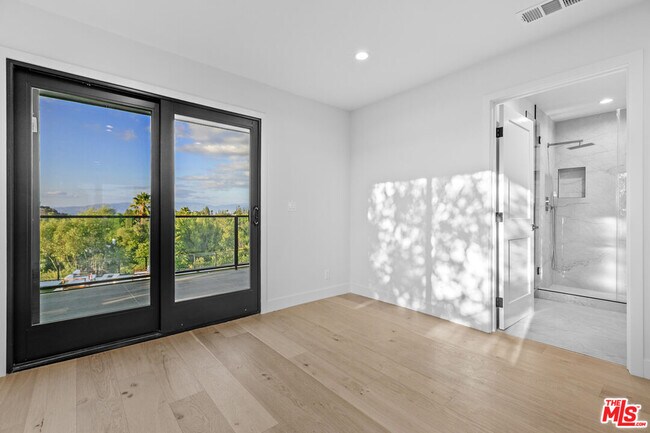 Building Photo - 18101 Green Meadow Dr