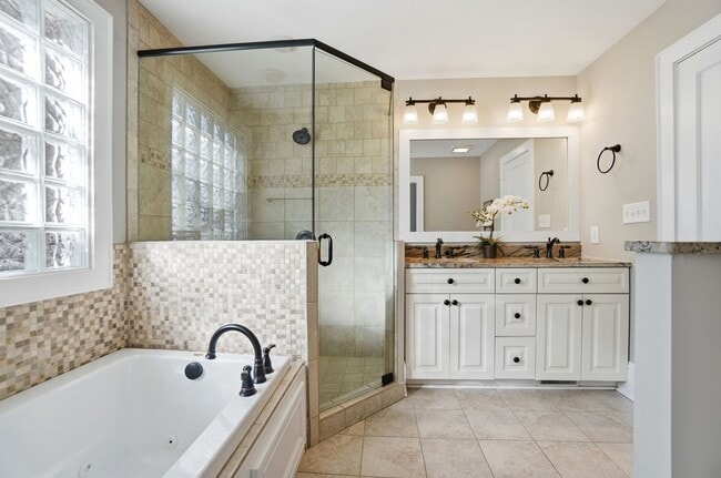 Building Photo - Historic Wesley Heights Home | Walkable to Uptown | 2 Primary Suites