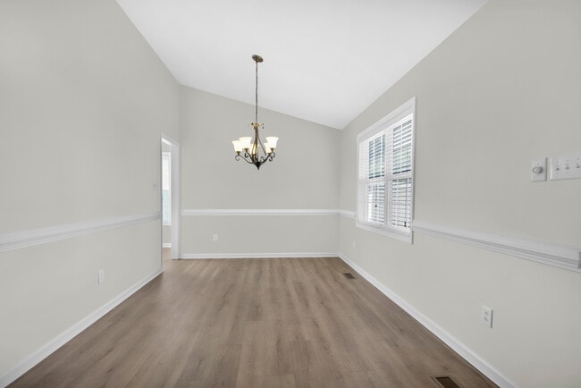 Building Photo - 705 E Hightree Ln