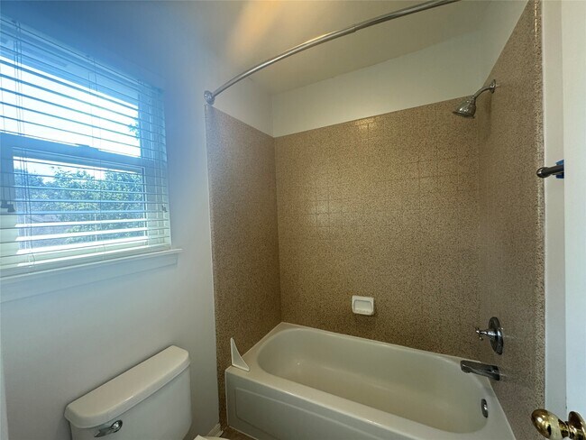Building Photo - 210 Rolling Plains Dr