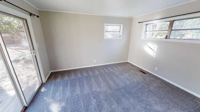 Building Photo - 218 E 33rd Pl