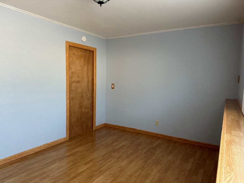 Building Photo - 17634 Meadow Creek Dr