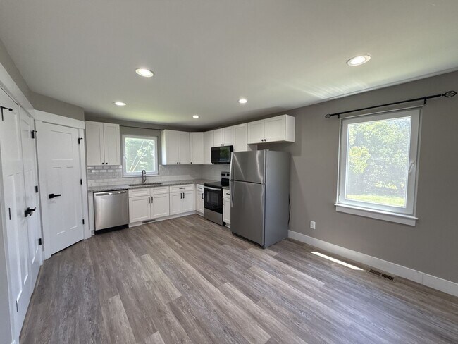 Building Photo - 133 Openview Dr