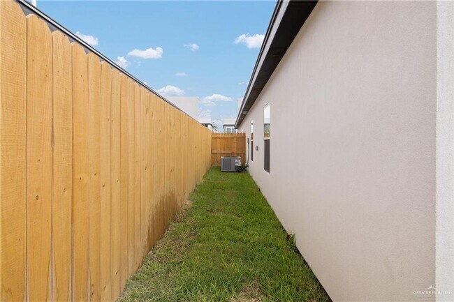 Building Photo - 4213 Heron Ave