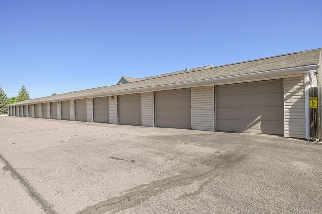 Building Photo - 7434 S Louise Ave