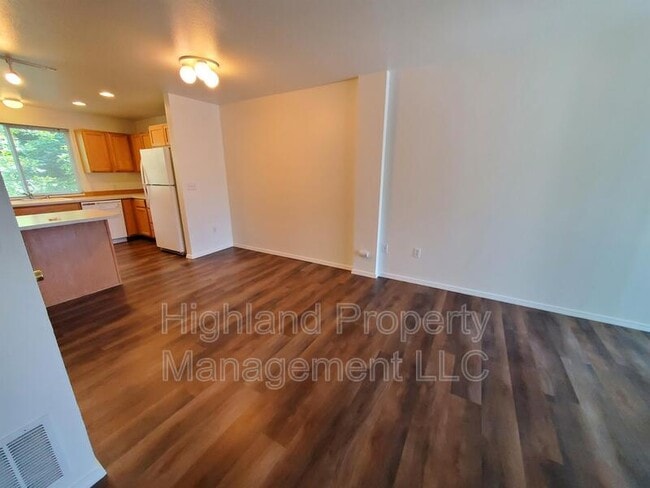 Building Photo - 324 NE Whitman St