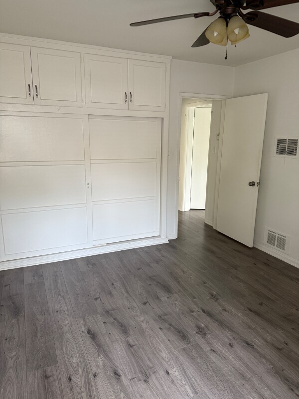 Building Photo - 2140 Beachwood Dr