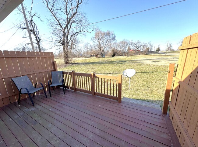 Building Photo - 123 Southview Dr