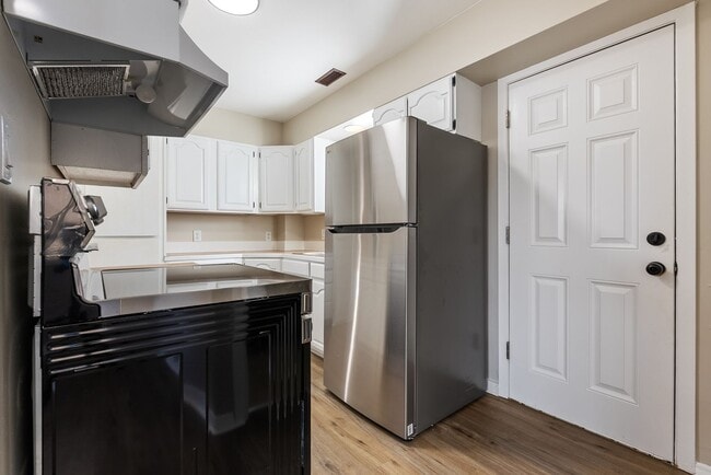 Building Photo - 4 Bed | 1 Bath with Modern Finishes in SE PDX