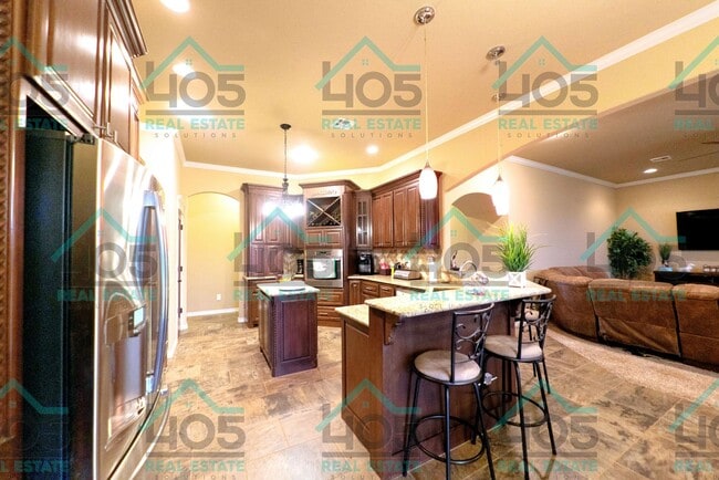 Building Photo - 3 Bedroom/3 Bathroom with bonus space in OKC