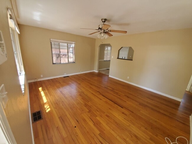 Building Photo - Two Bedroom House with carport