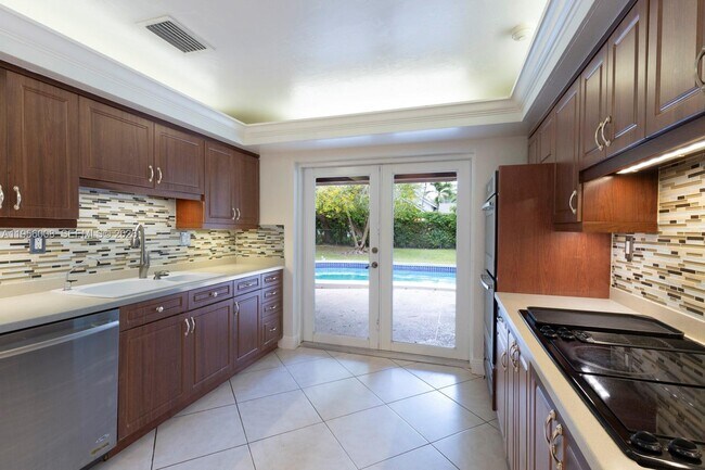 Building Photo - 6551 SW 126th St