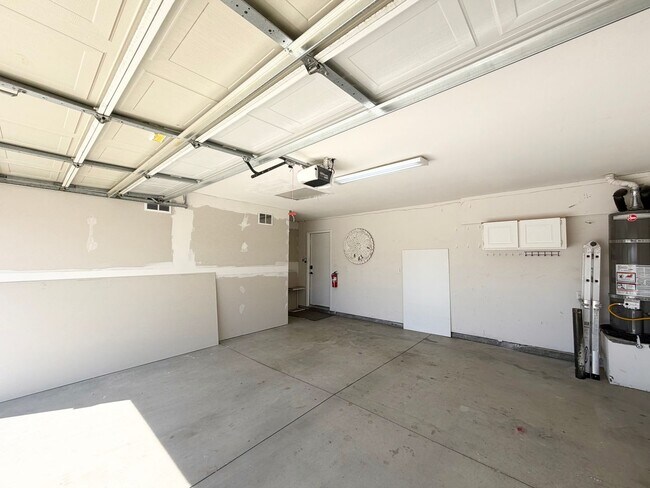 Building Photo - AVAILABLE NOW!! GORGEOUS 4 Bedroom 2 Bathroom Home in La Quinta.