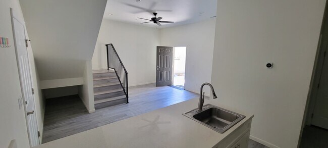 Building Photo - 337 Clover St