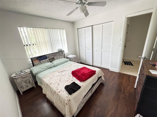 Building Photo - 1278 S Military Trail