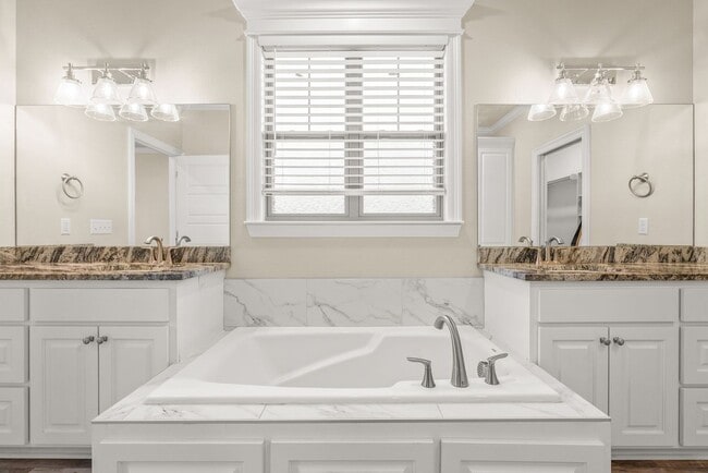 Building Photo - Stunning Sherwood Home in Quiet Cul-de-Sac | Modern Upgrades & Spacious Layout