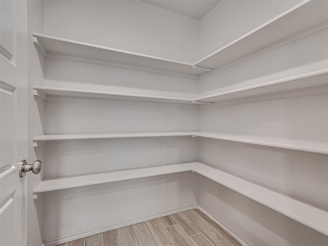 Building Photo - 417 Pergola St