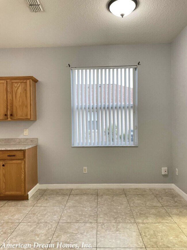 Building Photo - A Gorgeous Home with Beautiful Water View in Andover Point!