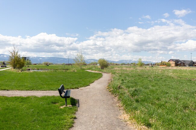 Building Photo - 136 Bull Frog Dr