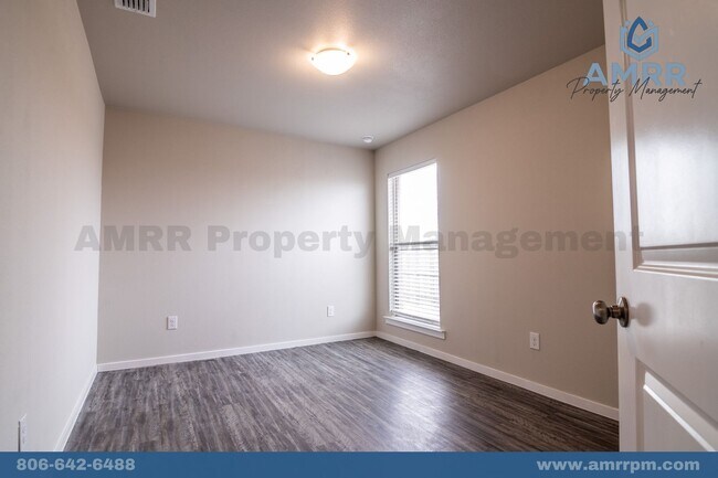 Building Photo - 2118 Langford Ave