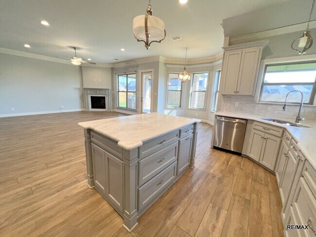 Building Photo - EXQUISITE HOME IN ST. CHARLES COURT OF NOR...