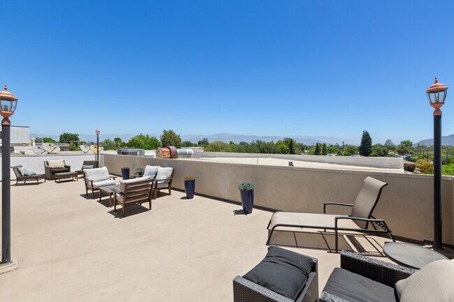 Building Photo - 4202 Whitsett Ave