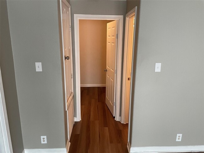 Building Photo - 8715 Knox St