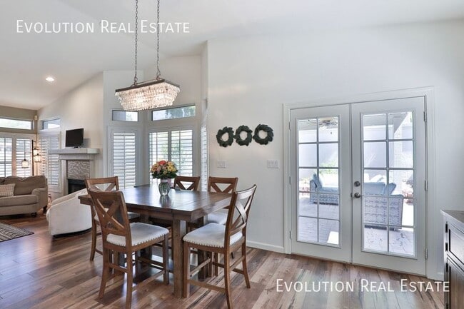 Building Photo - 1542 E Beacon Dr
