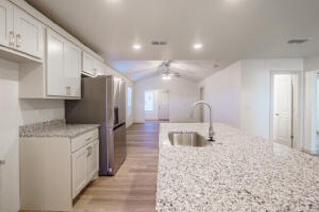 Building Photo - Make Your Move to Chapel Hill