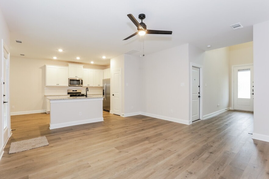 Building Photo - 1209 Dye Blvd