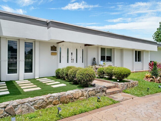 Building Photo - 621 E Tropical Way