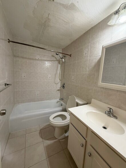 Building Photo - 215 Winter St