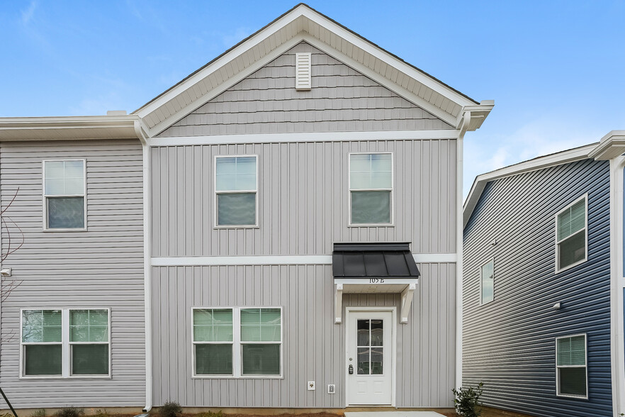 Building Photo - 105 Dogwood Village Trl