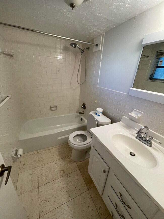 Building Photo - 301 W Ocean Ave