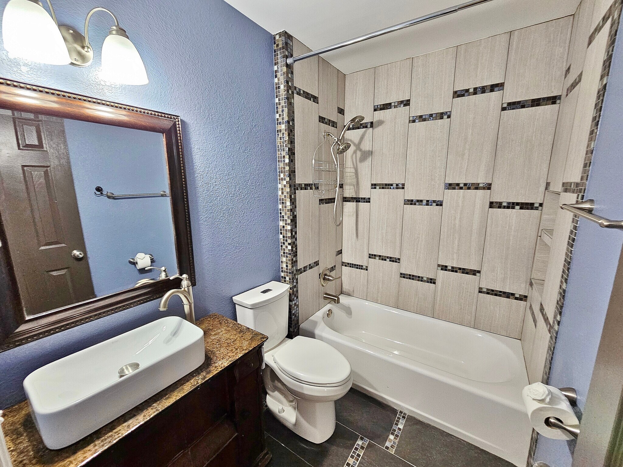 Building Photo - 110 Lucerne Dr