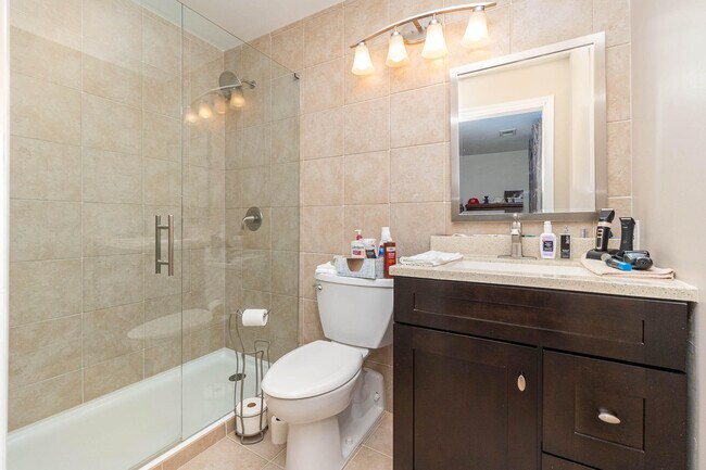 Building Photo - 323 E 2nd St