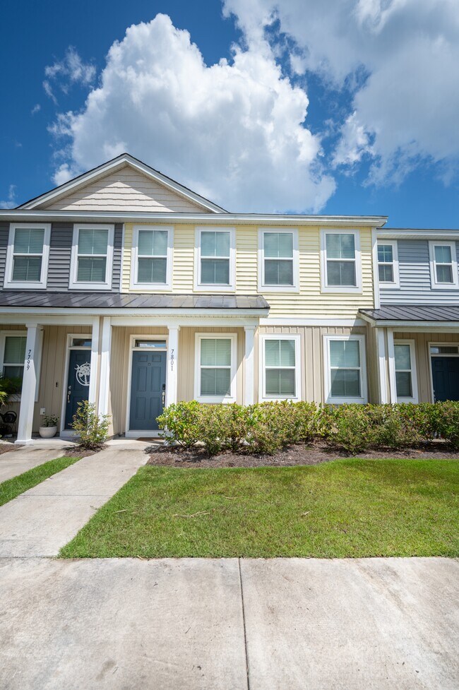 Building Photo - 7801 Montview Rd