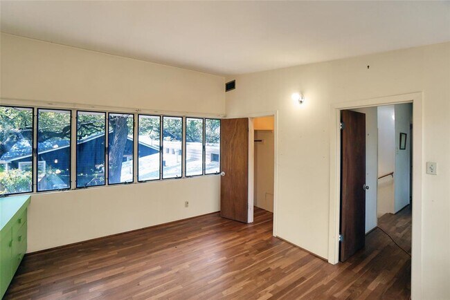 Building Photo - 1806 Alta Vista Ave