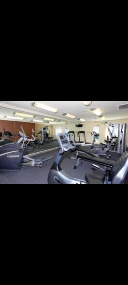 Building Photo - 180 Chambers St