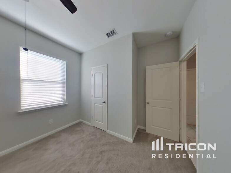 Building Photo - 1342 Barrel Dr