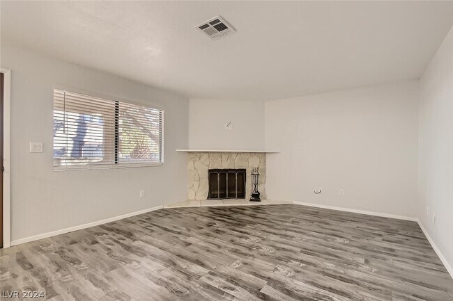 Building Photo - 1109 N Buffalo Dr