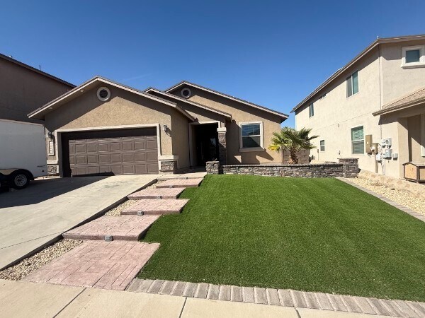 Building Photo - 13215 Emerald Isle St