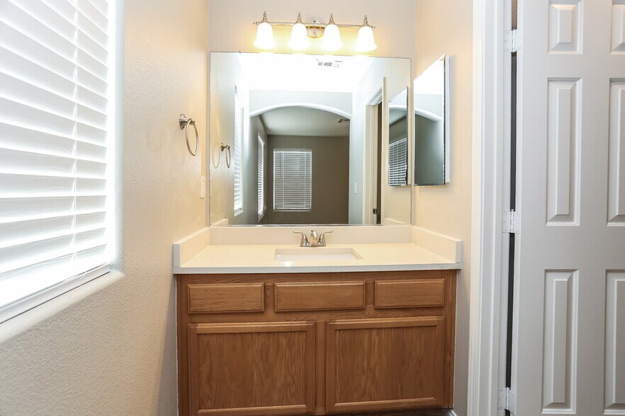 Building Photo - 5256 Soledad Summit Ave