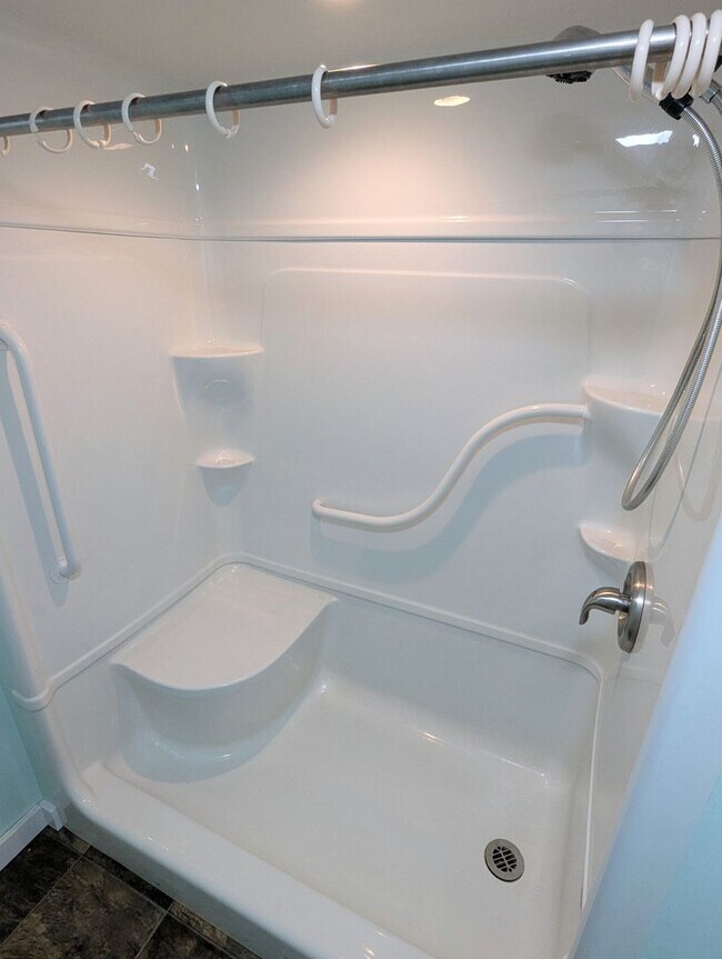 Building Photo - Riverfront Bungalow