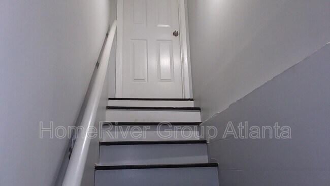 Building Photo - 1715 Highland Pl