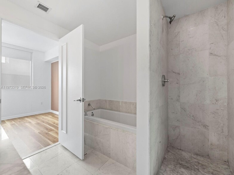 Building Photo - 253 NE 2nd St