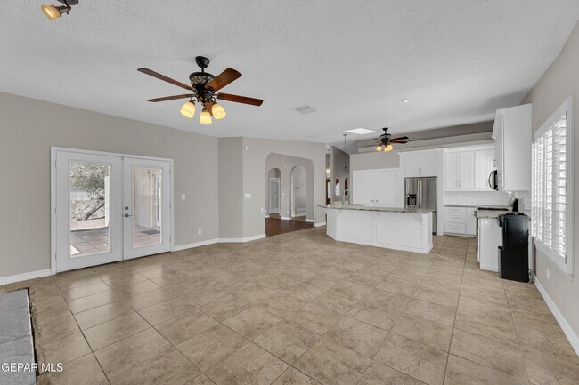 Building Photo - 232 Ave Mirador