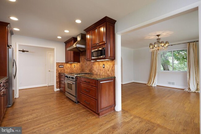 Building Photo - 6716 Tulip Hill Terrace